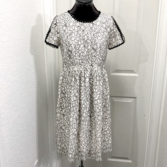 Vicky & Lucas Dresses & Skirts - Vicky & Lucas Womens Black & Off White Embroidered Lace Dress Sz M
